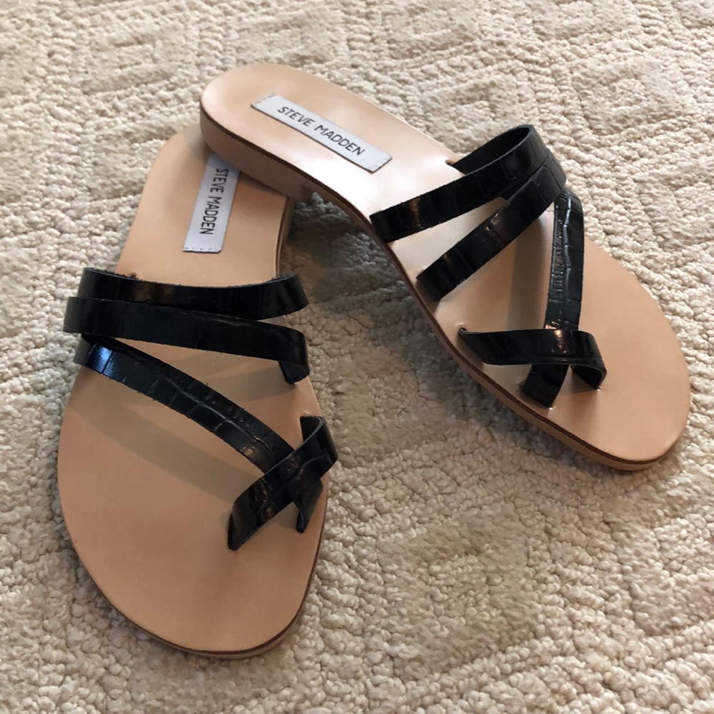 Steve Madden Ringtone Flat Sandal